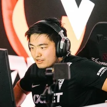 Chelsea and Liverpool share spoils